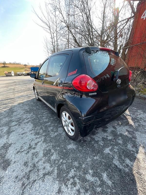 Gebraucht Toyota Aygo 68 PS (50 kW) 2006 Schwarz Kleinwagen