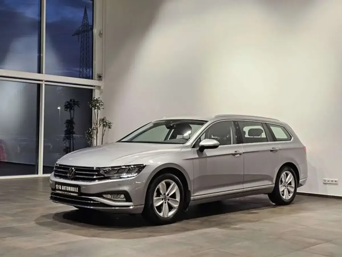 Gebraucht VW Passat Sport 200 PS (147 kW) 2024 Pyrit silber (metallic) Kombi