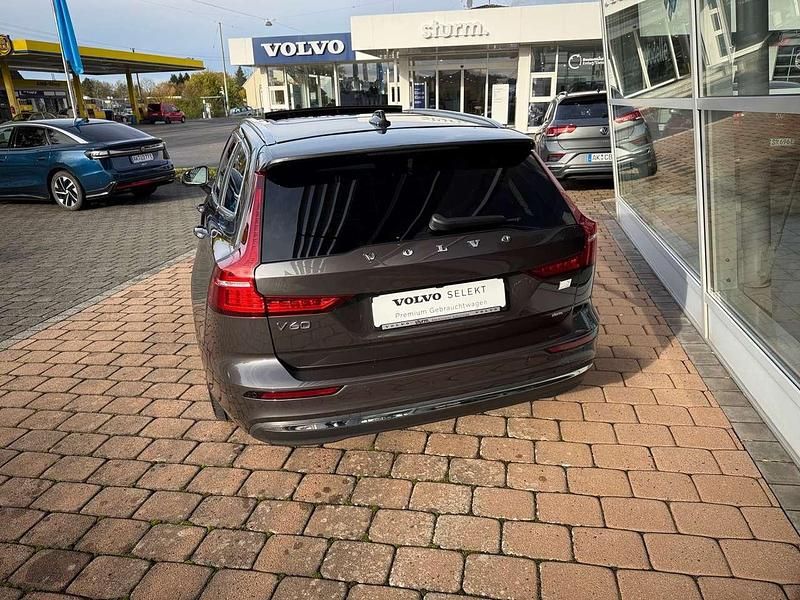 Gebraucht Volvo V60 Plus 253 PS (186 kW) 2022 Particular grey Kombi