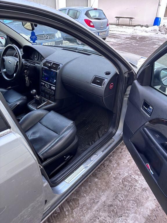 Gebraucht Ford Mondeo Ghia 131 PS (96 kW) 2007 Silber Limousine