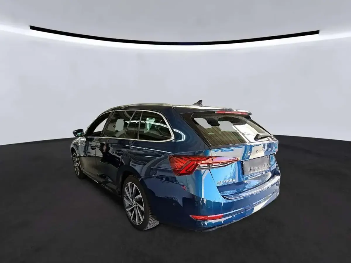 Gebraucht Skoda Octavia Style 204 PS (150 kW) 2023 Lavablau metallic Kombi
