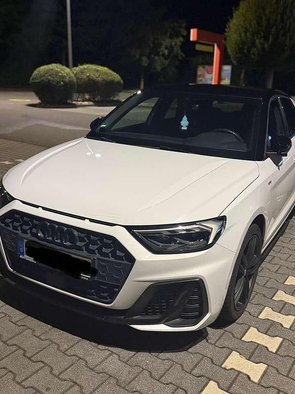 Gebraucht 2019 Audi A1 Sportback Ambiente Kleinwagen | 28.000 € (Teuer) - Bild 1/4