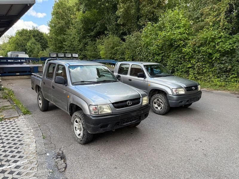Silber Gebraucht 2004 Toyota HiLux Abholung | 5.900 € (Superpreis) - Bild 1/4