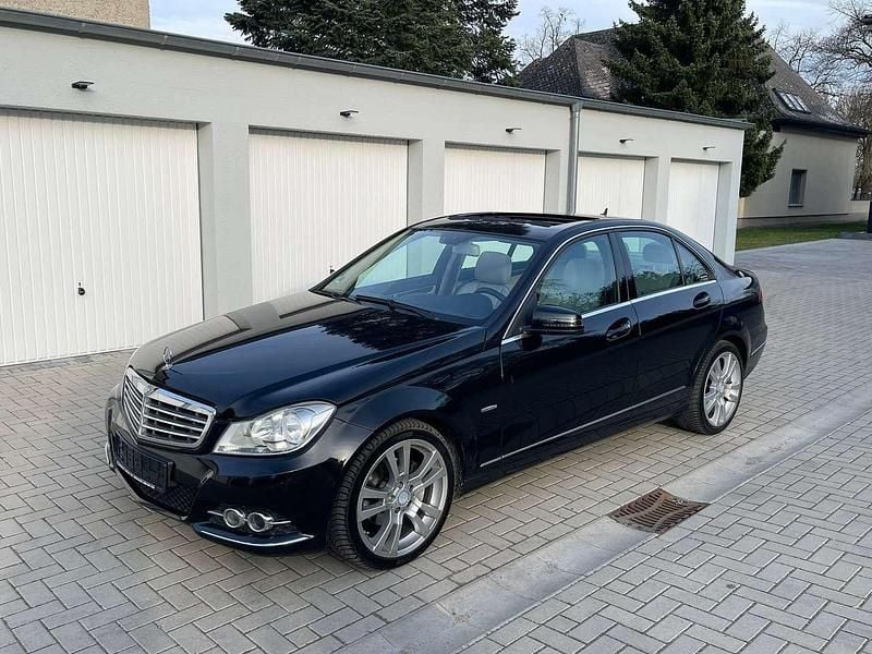 Gebraucht Mercedes C200 184 PS (135 kW) 2011 Obsidianschwarz  metalliclack Limousine