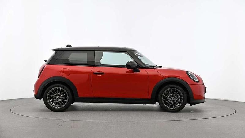 Second-hand Mini Cooper Classic 156 CP (114 kW) 2024 Roșu Hatchback