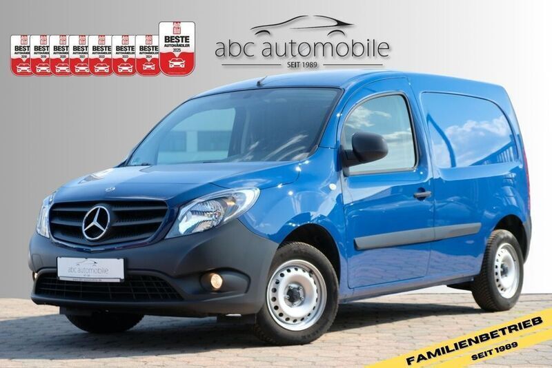 Blau Gebraucht 2020 Mercedes Citan 108 Van / Kleinbus | 9.290 € (Guter Preis) - Bild 1/4