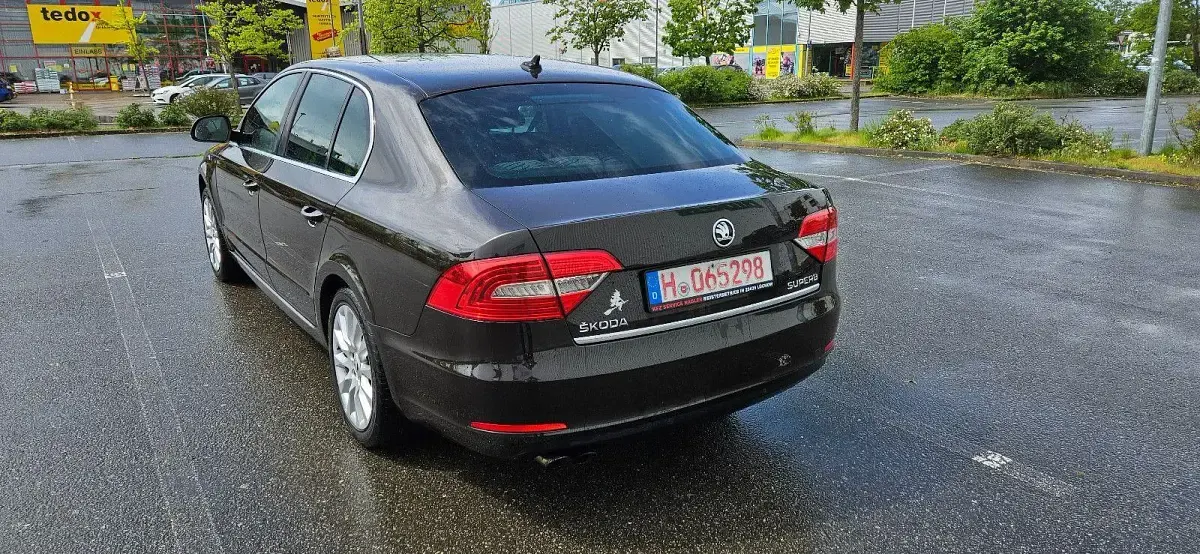 Gebraucht Skoda Superb Exclusive 160 PS (117 kW) 2014 Braun Limousine