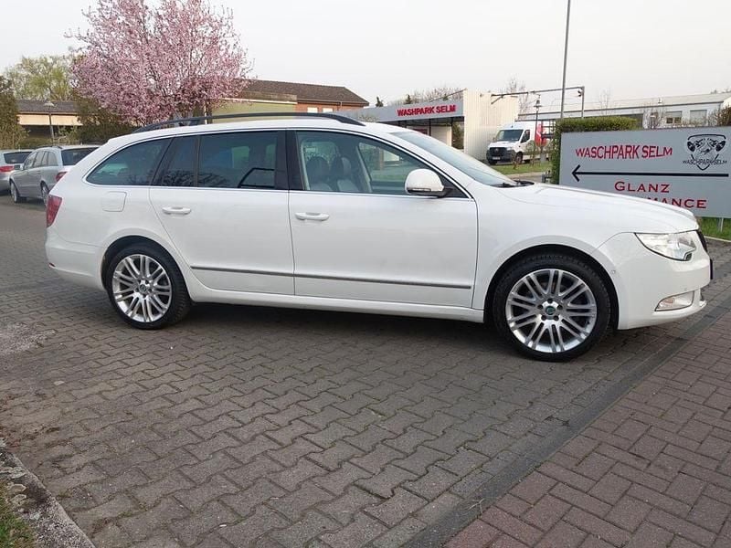 Gebraucht Skoda Superb Elegance 170 PS (125 kW) 2012 Weiß Kombi