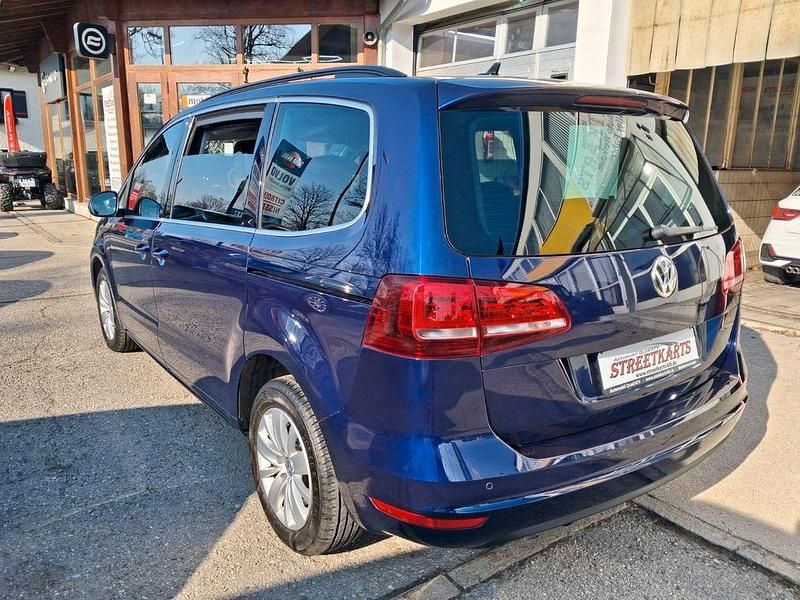 Gebraucht VW Sharan Comfortline 150 PS (110 kW) 2017 Blau Van / Kleinbus