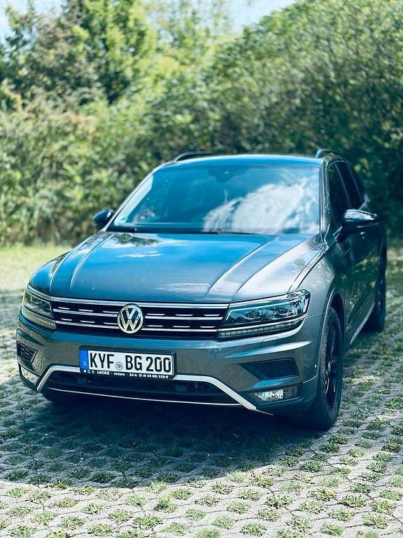 Grau Gebraucht 2020 VW Tiguan Allspace SUV | 22.999 € (Superpreis) - Bild 1/4