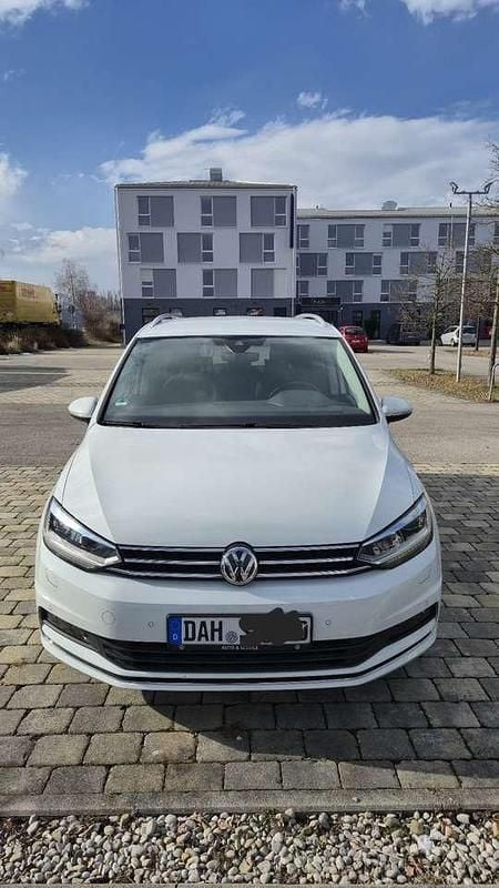 Weiß Gebraucht 2018 VW Touran Highline Van / Kleinbus | 23.190 € (Etwas zu teuer) - Bild 1/4