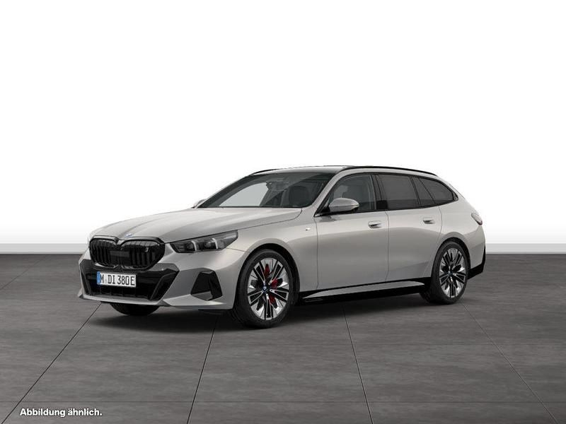 Oxidgrau metallic Gebraucht 2025 BMW i5 Comfort Edition Kombi | 73.474 € - Bild 1/3