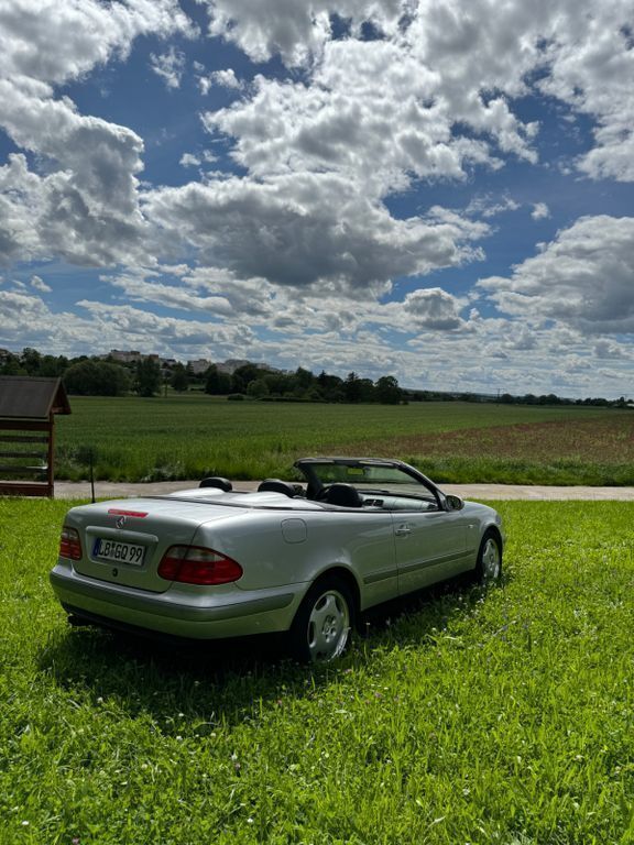 Gebraucht Mercedes CLK230 Elegance 197 PS (144 kW) 1999 Silber Cabrio