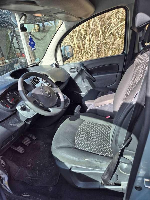 Gebraucht Renault Kangoo Authentique 106 PS (77 kW) 2012 Silber Van / Kleinbus