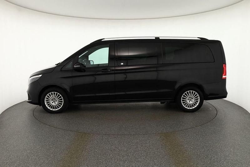 Gebraucht Mercedes V300 237 PS (174 kW) 2024 Obsidianschwarzmet. Van / Kleinbus