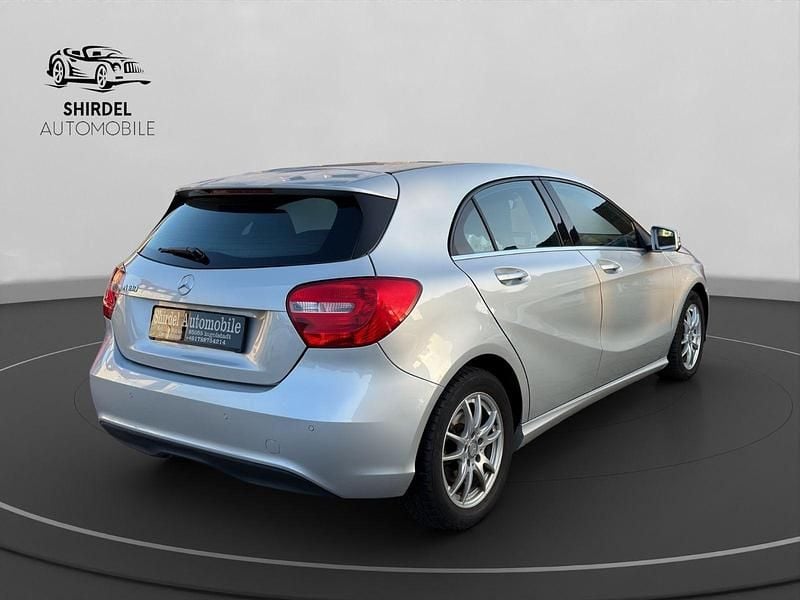 Second-hand Mercedes A180 122 CP (89 kW) 2013 Argintiu Hatchback