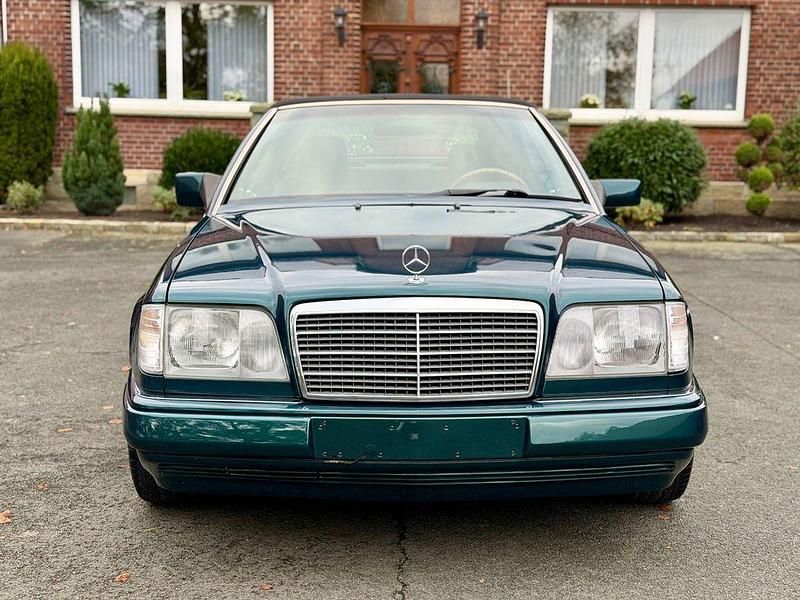 Gebraucht Mercedes E220 Edition 150 PS (110 kW) 1997 Grün Cabrio