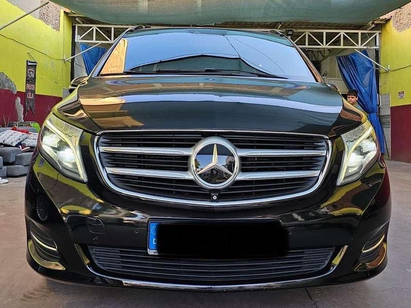 Schwarz Gebraucht 2015 Mercedes V250 Van / Kleinbus | 30.500 € (Guter Preis) - Bild 1/4