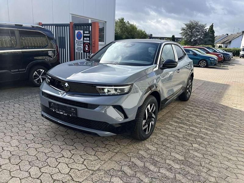 Grafik grau uni Neu 2025 Opel Mokka SUV | 27.962 € (Etwas zu teuer) - Bild 1/4