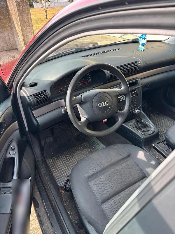 Gebraucht Audi A4 101 PS (74 kW) 1998 Rot Limousine