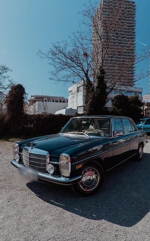 Blau Gebraucht 1976 Mercedes W115 Limousine | 19.000 € - Bild 1/4