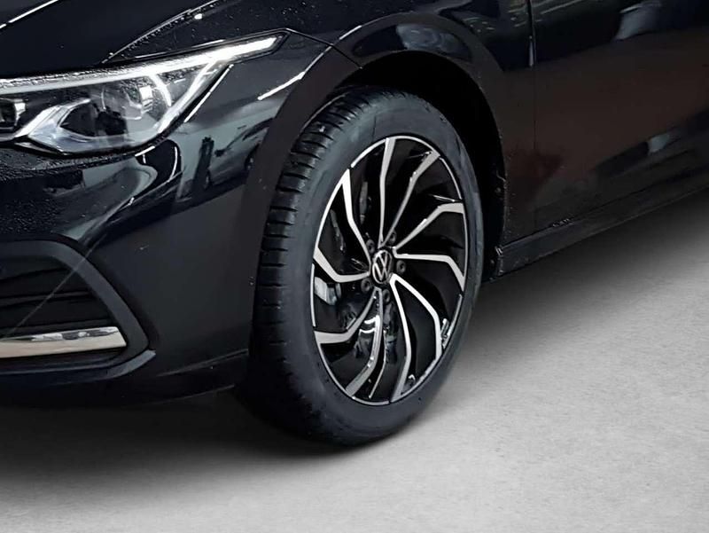 Gebraucht VW Golf VIII Move 110 PS (80 kW) 2024 Deep black perleffekt Limousine