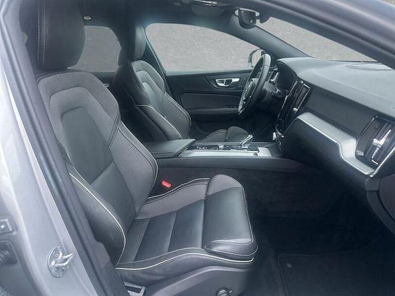 Gebraucht Volvo V60 Plus 197 PS (144 kW) 2025 Silver dawn Kombi