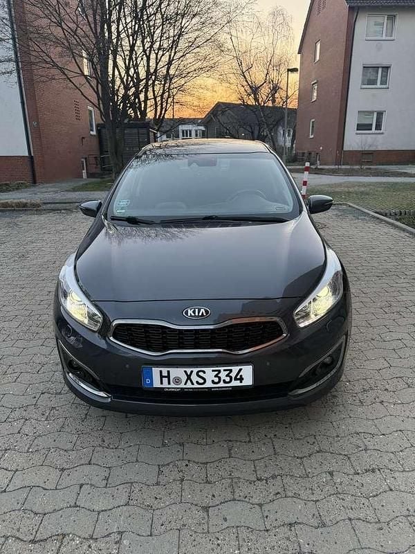 Second-hand Kia Ceed 135 CP (99 kW) 2016 Gri Hatchback