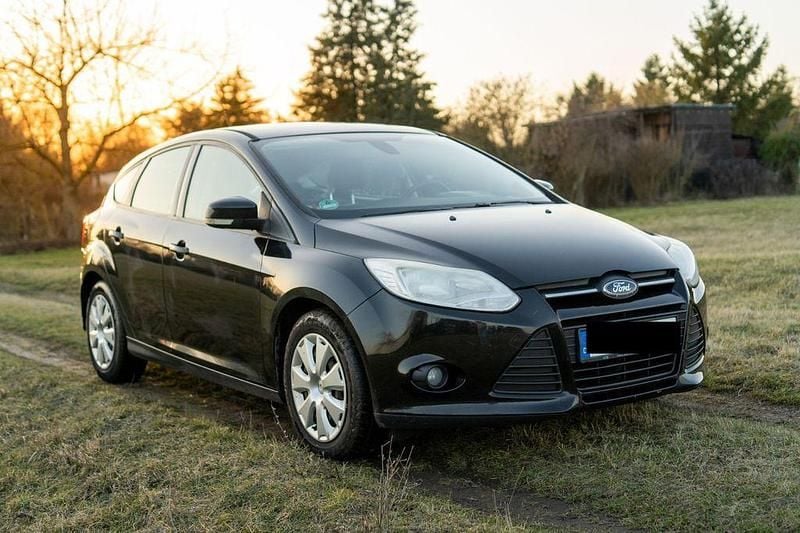 Gebraucht Ford Focus Trend 116 PS (85 kW) 2011 Schwarz Limousine