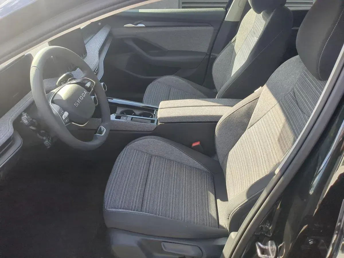 Gebraucht Skoda Superb Selection 150 PS (110 kW) 2025 Onyxschwarz metallic Kombi