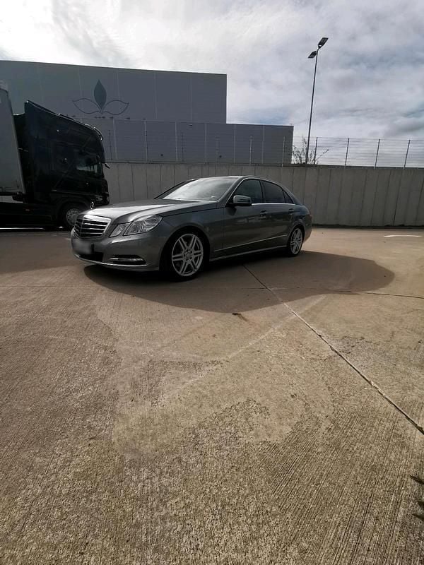 Gebraucht Mercedes E350 265 PS (194 kW) 2012 Andere farben Limousine