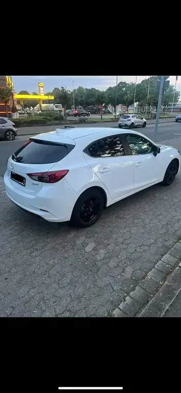 Gebraucht Mazda 3 Center-Line 120 PS (88 kW) 2018 Weiß Limousine