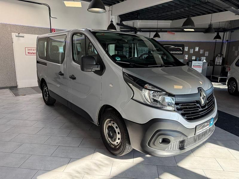 Gebraucht Renault Trafic Authentique 95 PS (69 kW) 2018 Silber Van / Kleinbus