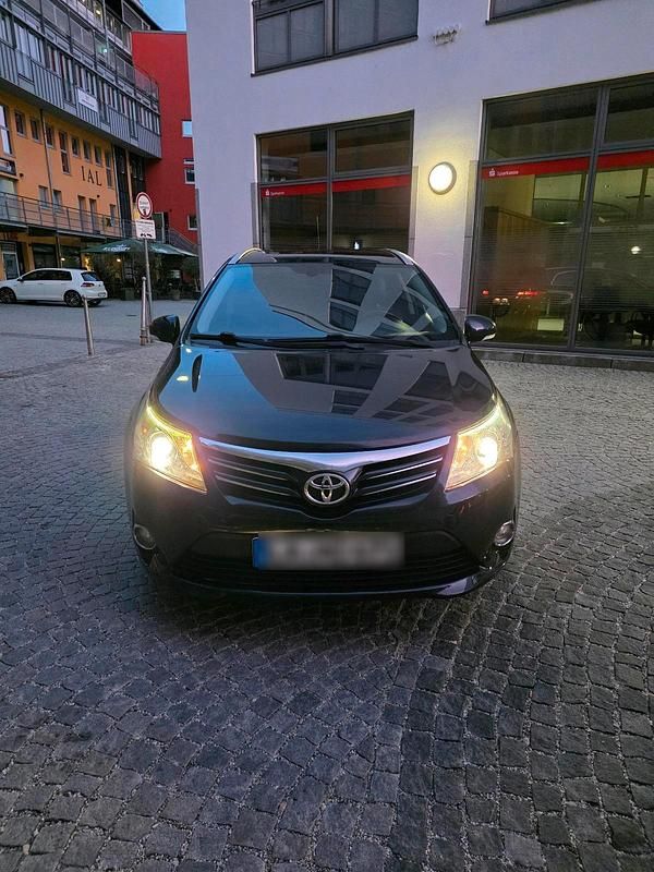 Schwarz Gebraucht 2013 Toyota Avensis Kombi | 4.300 € - Bild 1/4