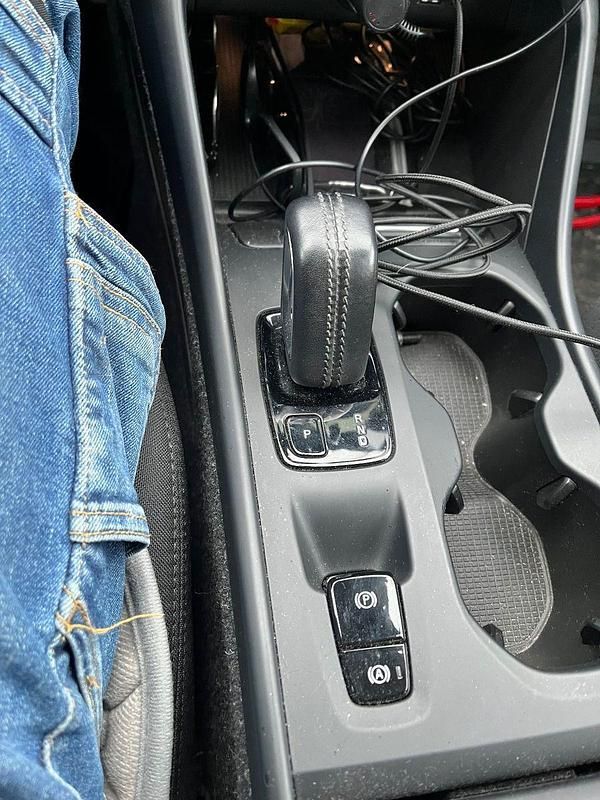 Gebraucht Volvo XC40 Momentum 150 PS (110 kW) 2020 Blau SUV