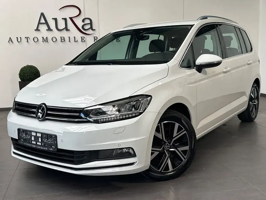 Gebraucht VW Touran Highline 150 PS (110 kW) 2021 Weiß Van / Kleinbus