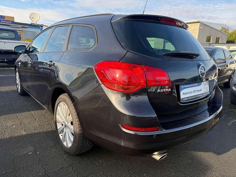 Gebraucht Opel Astra Sport 140 PS (102 kW) 2012 Karbonschw graphitschw midnigh Kombi