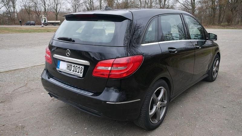 Gebraucht Mercedes B180 109 PS (80 kW) 2012 Schwarz Van / Kleinbus