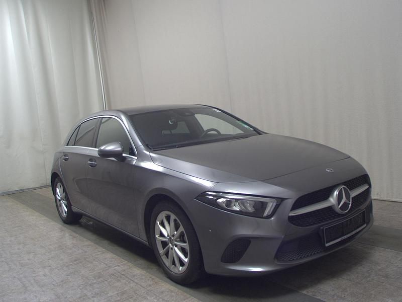 Gebraucht Mercedes A180 Progressive 136 PS (100 kW) 2019 Grau Limousine