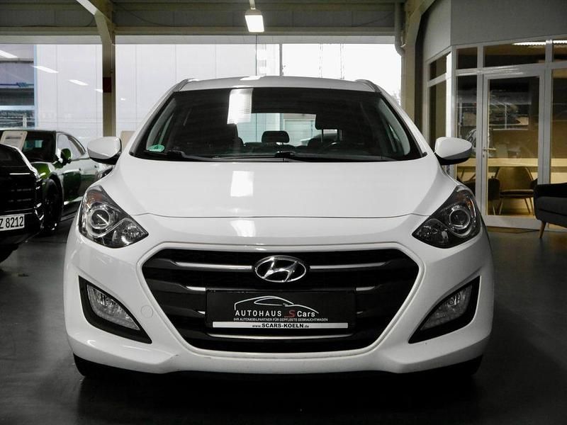 Gebraucht Hyundai i30 Trend 135 PS (99 kW) 2016 Weiß Kombi