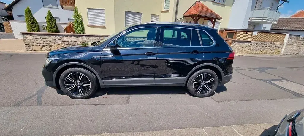 Gebraucht VW Tiguan Elegance 150 PS (110 kW) 2022 Deep black SUV