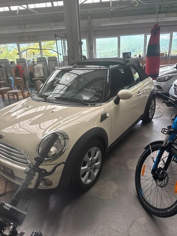Weiß Gebraucht 2009 Mini Cooper Cabriolet Cabrio | 4.550 € (Etwas zu teuer) - Bild 1/4
