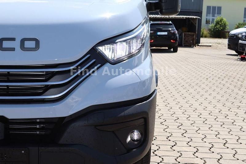 Neu Iveco Daily 175 PS (128 kW) 2025 Grau Van / Kleinbus
