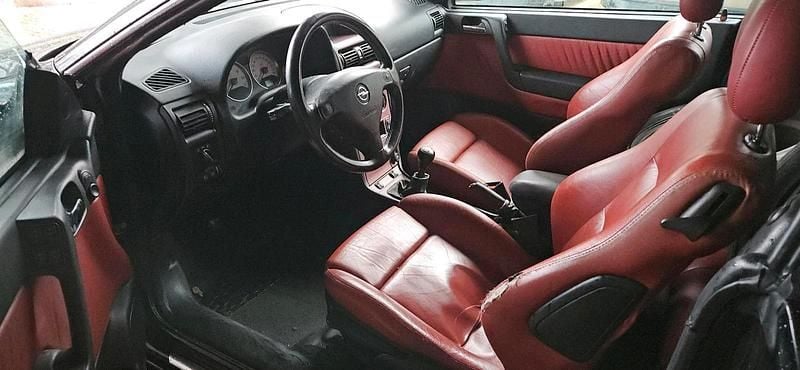 Gebraucht Opel Astra Cabriolet 147 PS (108 kW) 2002 Rot Cabrio