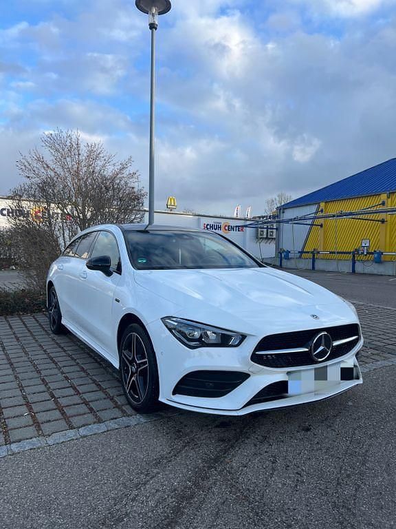 Weiß Gebraucht 2020 Mercedes CLA250e Limousine | 24.750 € (Guter Preis) - Bild 1/4