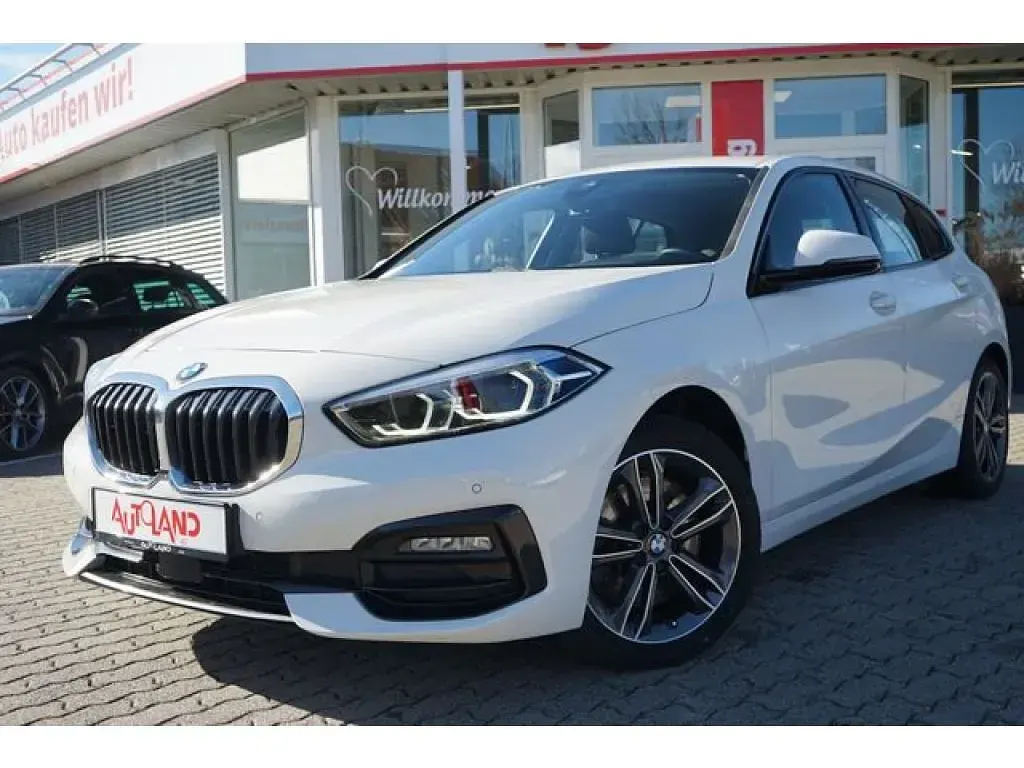 Gebraucht BMW 120 Sport Line 190 PS (139 kW) 2021 Alpinweiss Limousine
