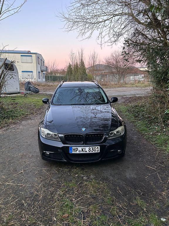 Schwarz Gebraucht 2009 BMW 318 Sport Line Kombi | 5.000 € (Fairer Preis) - Bild 1/4