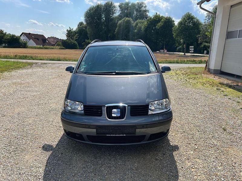Grau Gebraucht 2010 Seat Alhambra Vigo Van / Kleinbus | 4.500 € (Fairer Preis) - Bild 1/4
