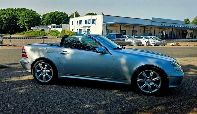 Silber Gebraucht 2004 Mercedes SLK230 Cabrio | 5.000 € - Bild 1/4