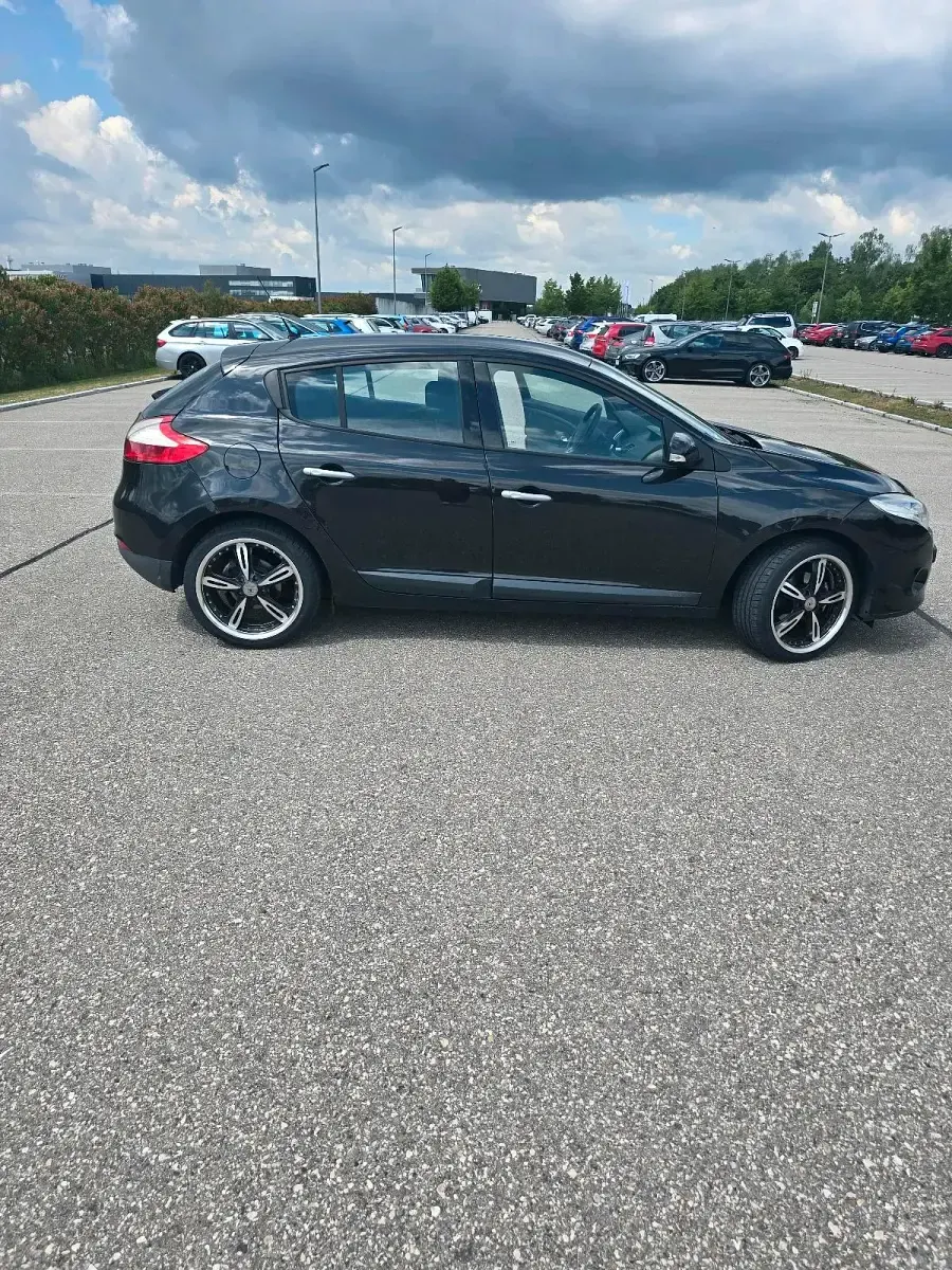 Gebraucht Renault Mégane III 135 PS (99 kW) 2009 Schwarz Limousine